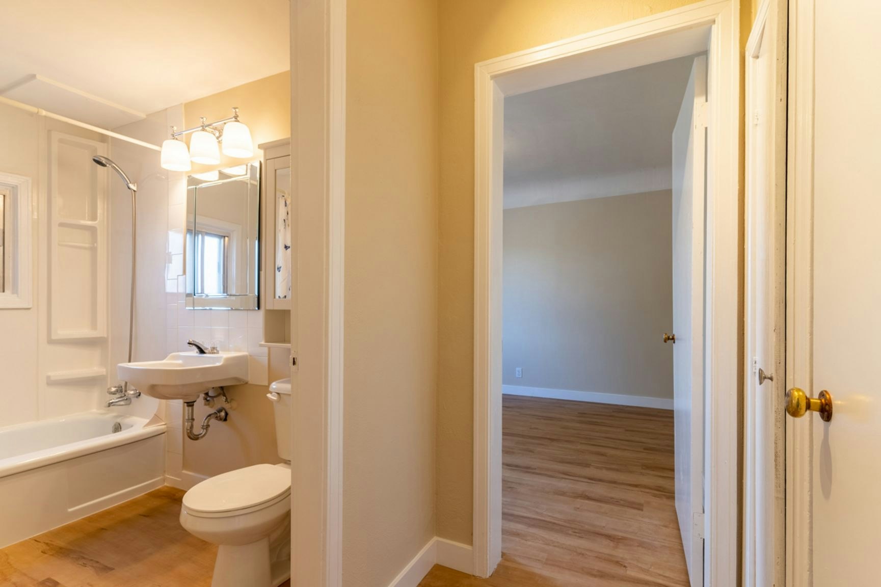 11615 113 Avenue NW, Edmonton, AB, T5G 0J7 - 15