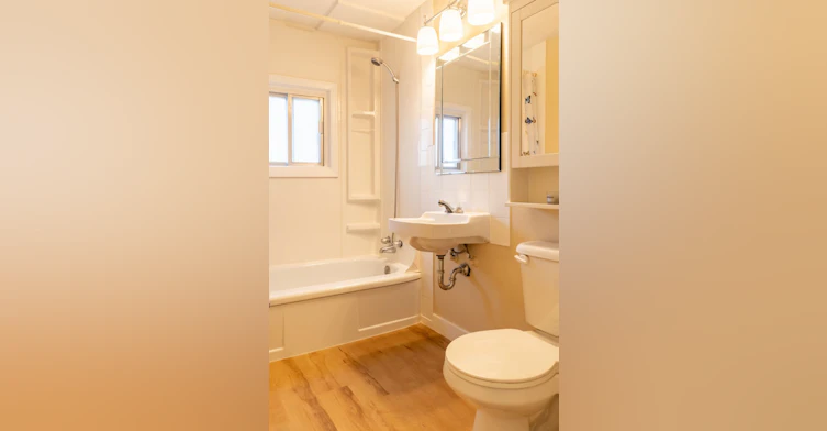 11615 113 Avenue NW, Edmonton, AB, T5G 0J7 - 12