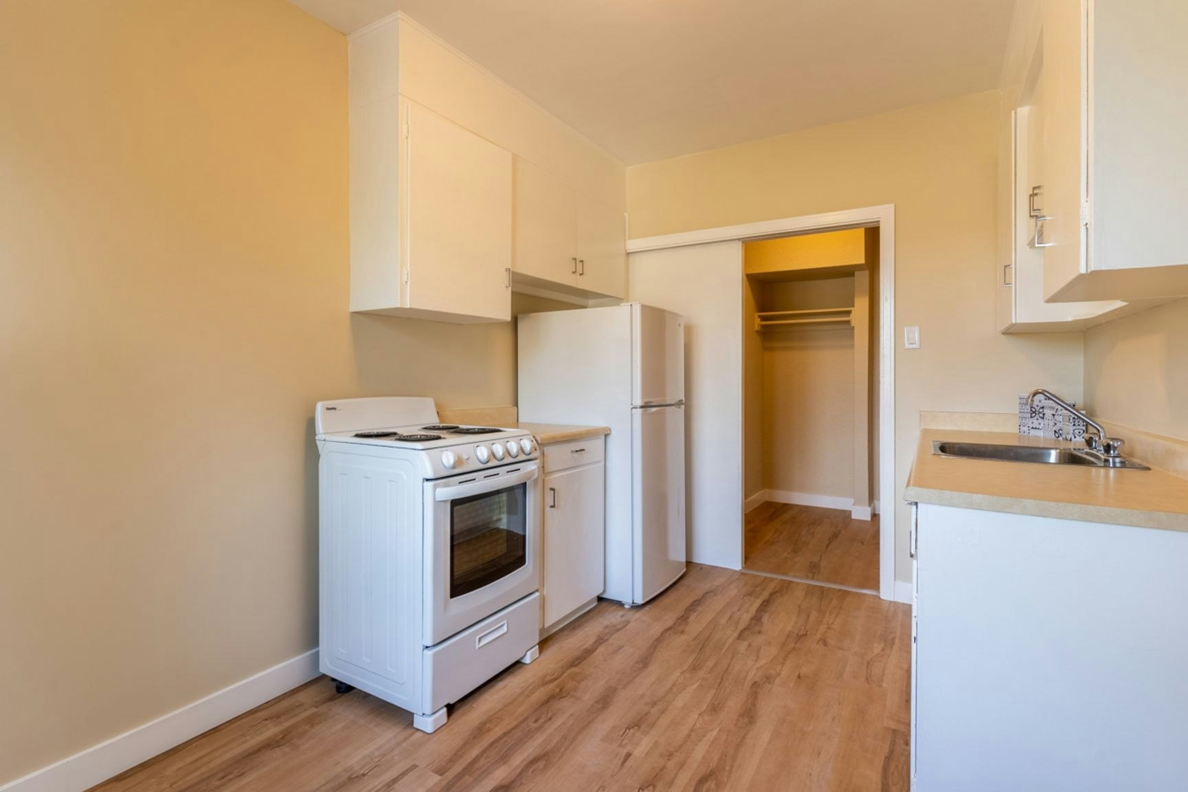 11615 113 Avenue NW, Edmonton, AB, T5G 0J7 - 7