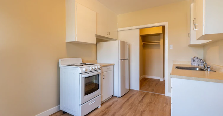 11615 113 Avenue NW, Edmonton, AB, T5G 0J7 - 7