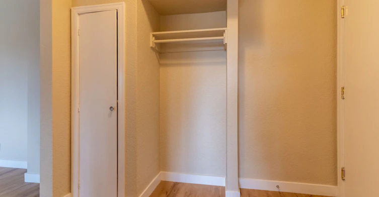 11615 113 Avenue NW, Edmonton, AB, T5G 0J7 - 4