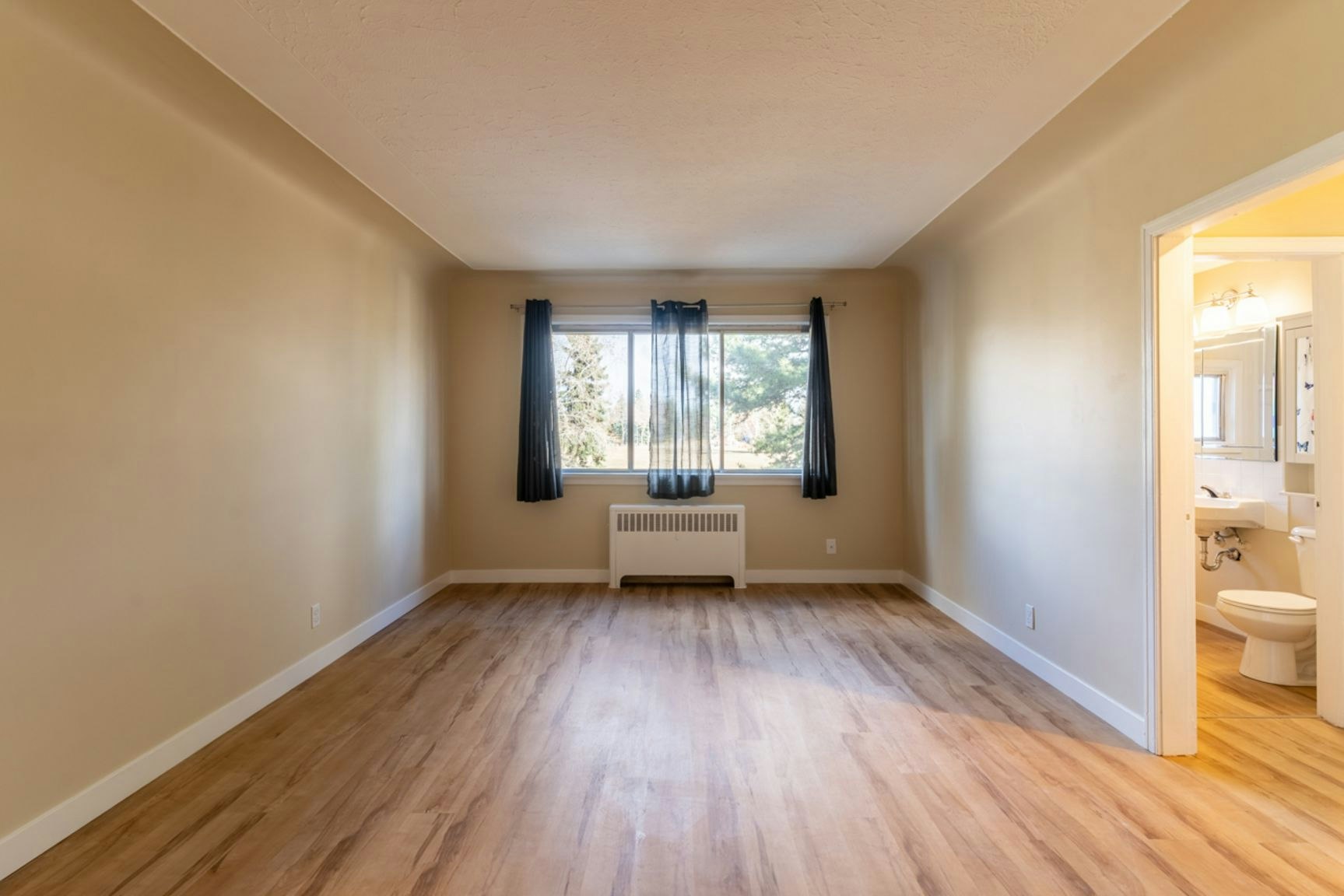 11615 113 Avenue NW, Edmonton, AB, T5G 0J7 - 3