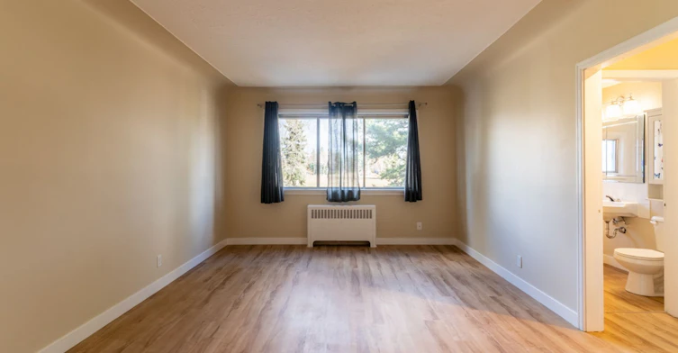 11615 113 Avenue NW, Edmonton, AB, T5G 0J7 - 3