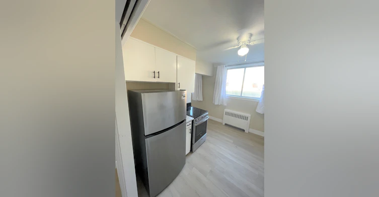 11615 113 Avenue NW, Edmonton, AB, T5G 0J7 - 4