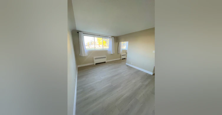 11615 113 Avenue NW, Edmonton, AB, T5G 0J7 - 5