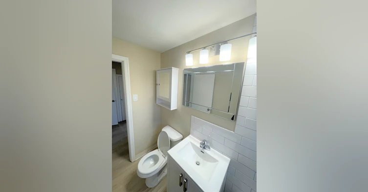 11615 113 Avenue NW, Edmonton, AB, T5G 0J7 - 12