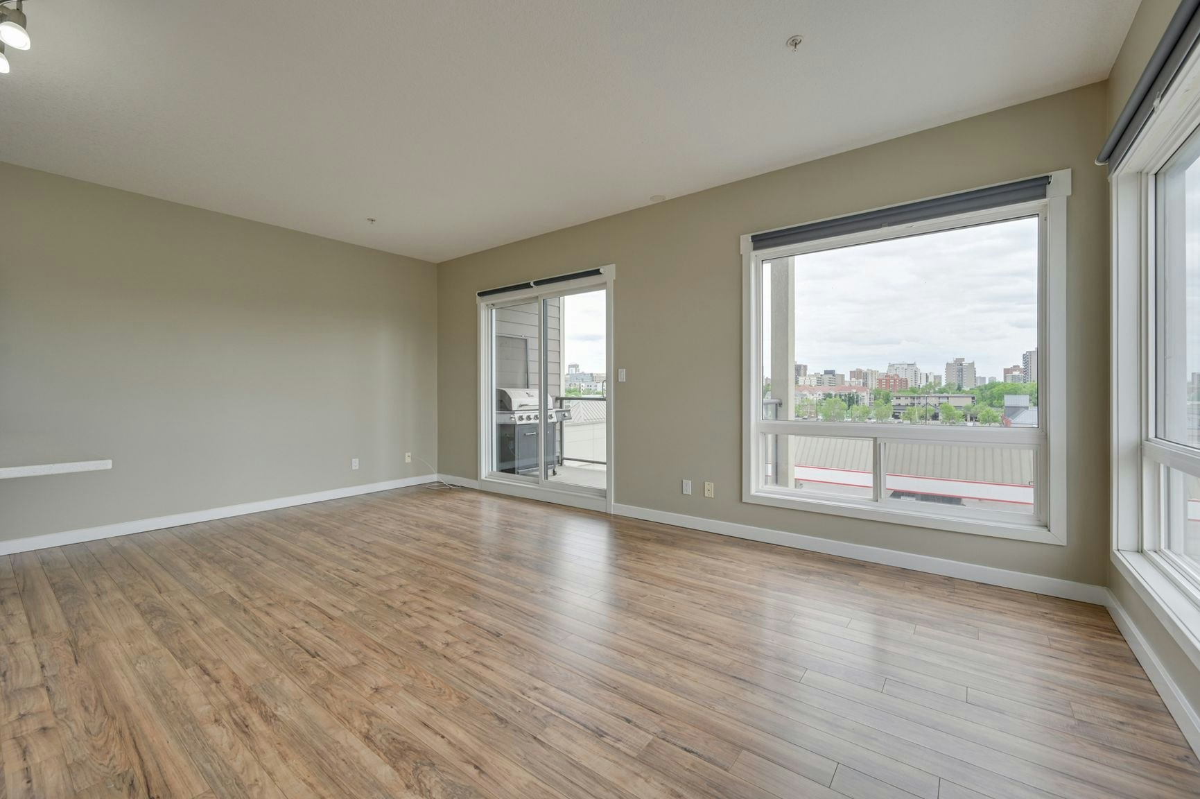 411-11425 105 Avenue, Edmonton, AB, T5H 0C5 - 12