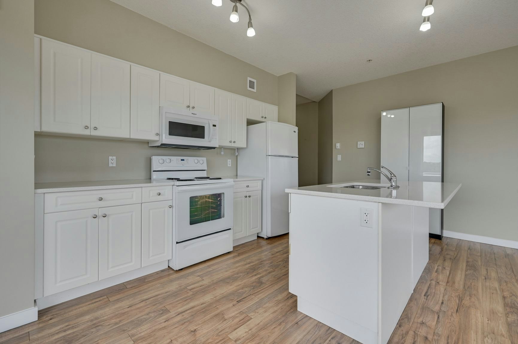 411-11425 105 Avenue, Edmonton, AB, T5H 0C5 - 4
