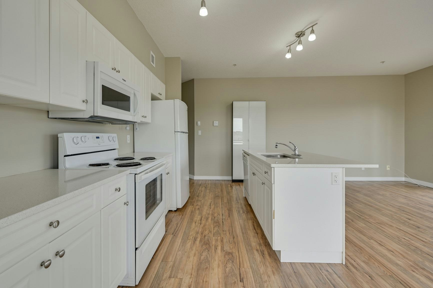 411-11425 105 Avenue, Edmonton, AB, T5H 0C5 - 5