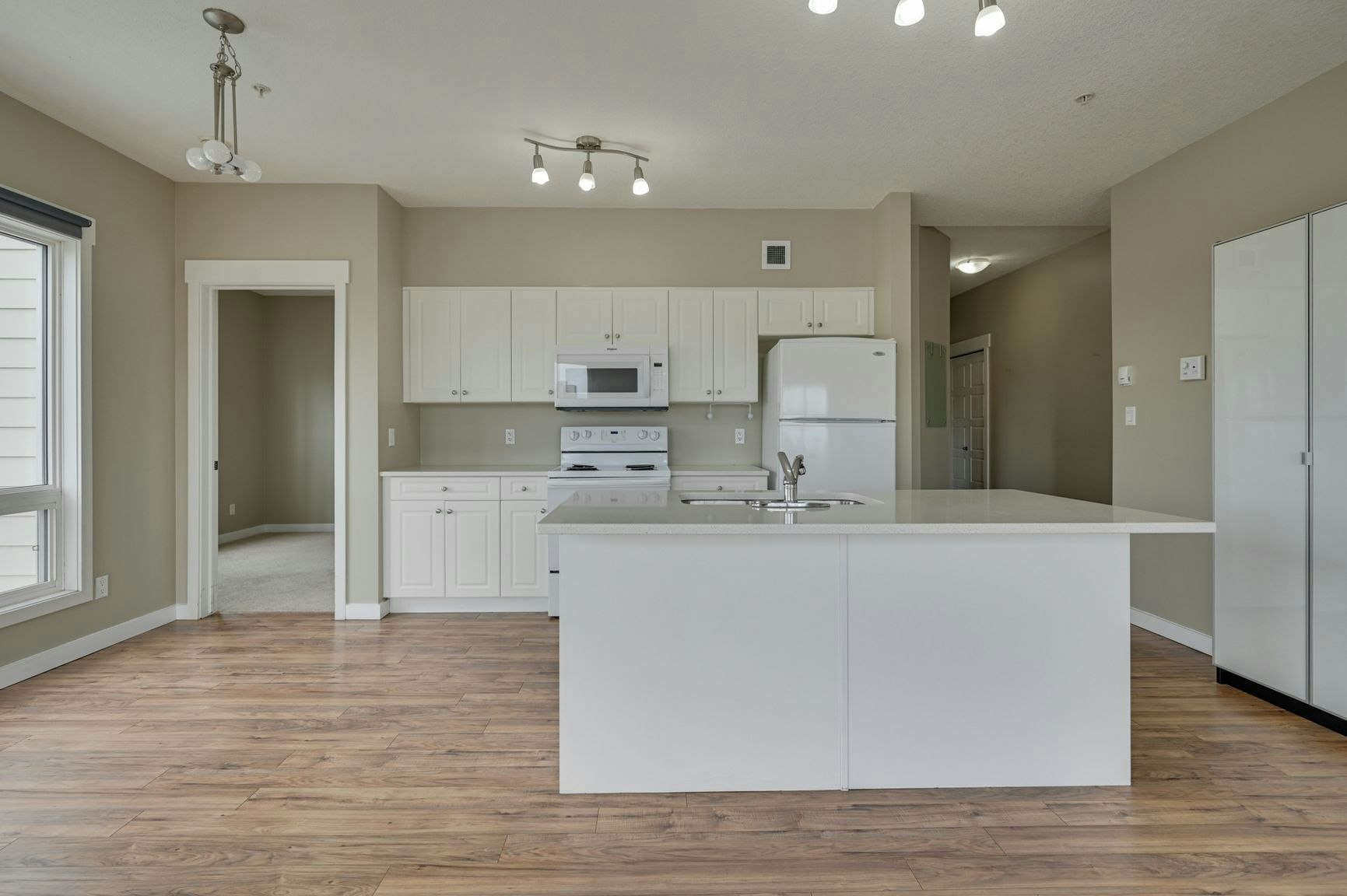 411-11425 105 Avenue, Edmonton, AB, T5H 0C5 - 3