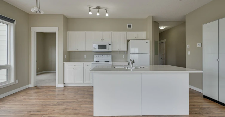 411-11425 105 Avenue, Edmonton, AB, T5H 0C5 - 3