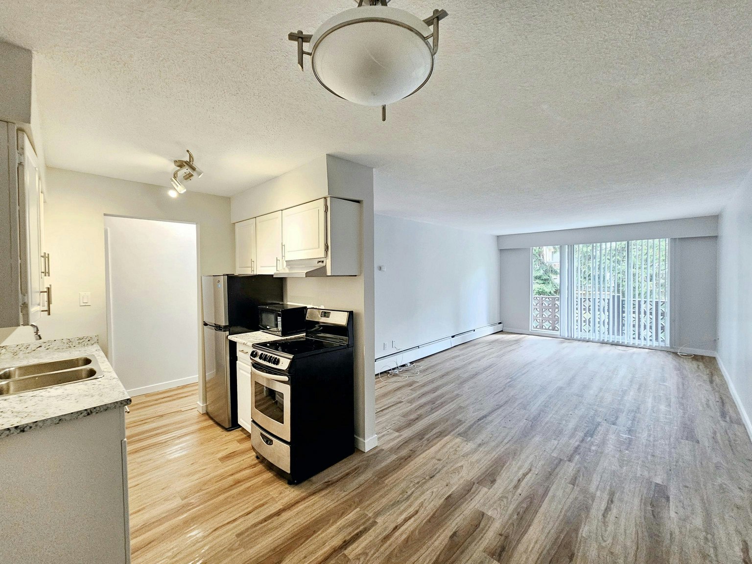 218-325 Ward Street, New Westminster, BC, V3L 3N7