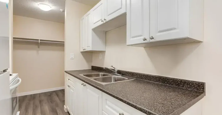 100C-7315 Yellowhead Trail, Edmonton, AB, T5B 4K1 - 9