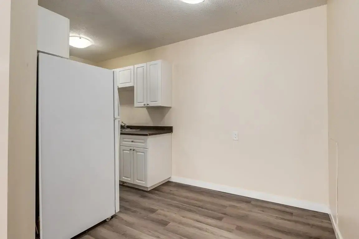 303C-7315 Yellowhead Trail, Edmonton, AB, T5B 4K1 - 11