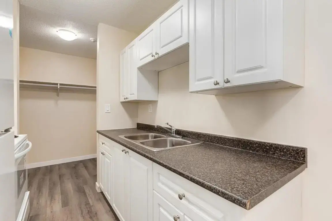 303C-7315 Yellowhead Trail, Edmonton, AB, T5B 4K1 - 9