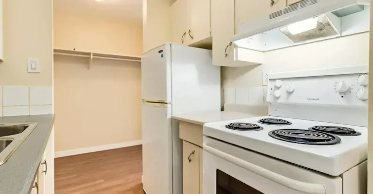 303C-7315 Yellowhead Trail, Edmonton, AB, T5B 4K1 - 5