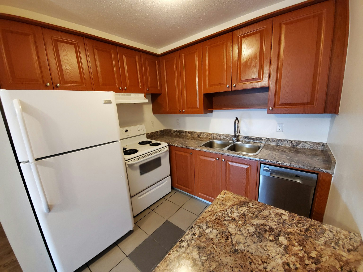 218-520 11th Street, New Westminster, BC, V3M 5W9