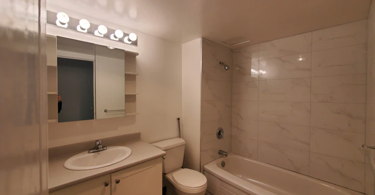 218-520 11th Street, New Westminster, BC, V3M 5W9 - 11
