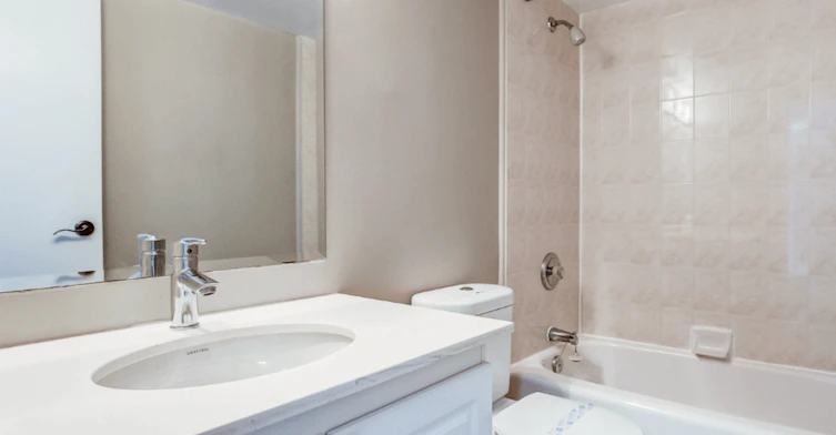 19-111 Pacific Avenue, Toronto, ON, M6P 2P2 - 12