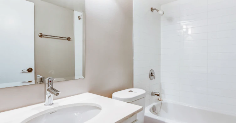 19-111 Pacific Avenue, Toronto, ON, M6P 2P2 - 5