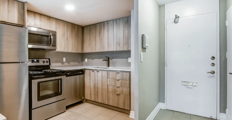 10-111 Pacific Avenue, Toronto, ON, M6P 2P2 - 2