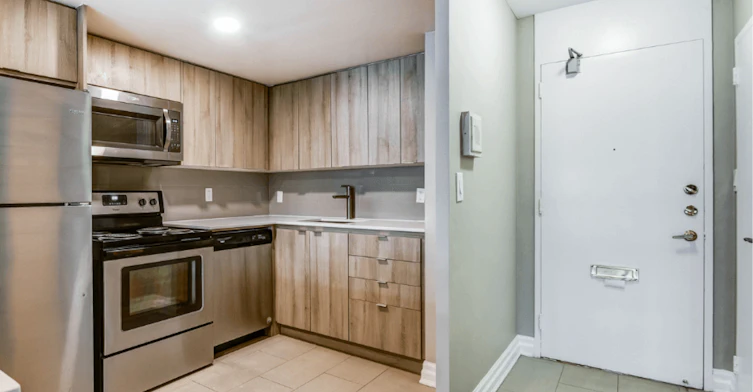 38-111 Pacific Avenue, Toronto, ON, M6P 2P2 - 2