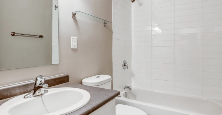 25-24 The Links Road, Toronto, ON, M2P 1T5 - 5