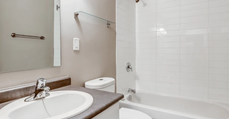 21-24 The Links Road, Toronto, ON, M2P 1T5 - 5