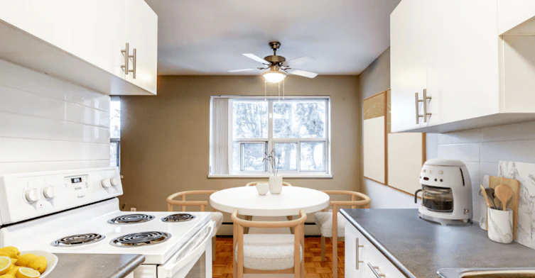 21-24 The Links Road, Toronto, ON, M2P 1T5