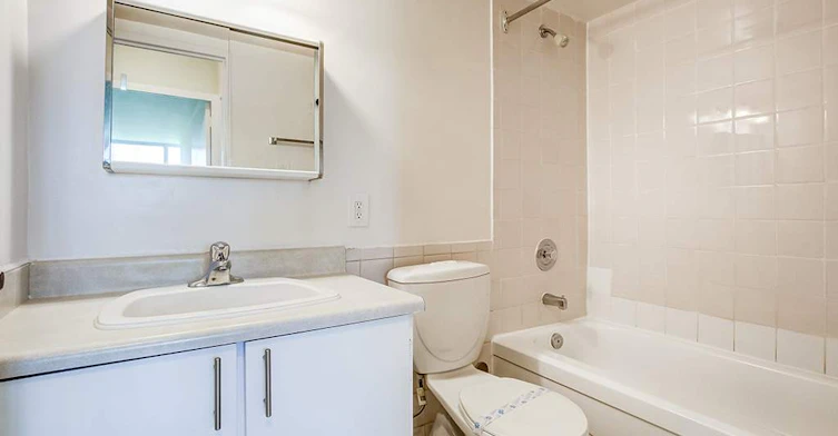 21 Richgrove Drive, Toronto, ON, M9R 2L2 - 7