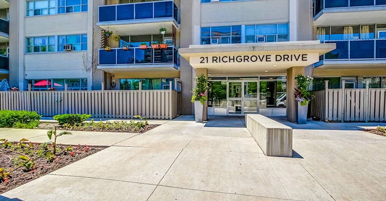 21 Richgrove Drive, Toronto, ON, M9R 2L2 - 10