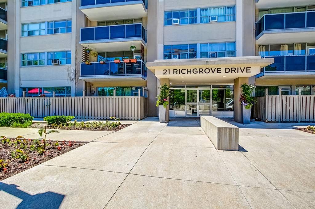 21 Richgrove Drive, Toronto, ON, M9R 2L2 - 10