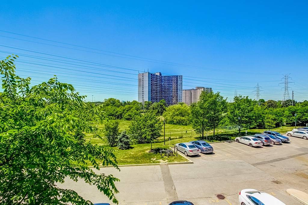 21 Richgrove Drive, Toronto, ON, M9R 2L2 - 8