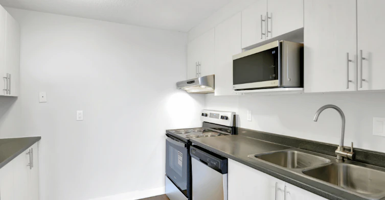 202-1800 Baseline Road, Ottawa, ON, K2C 3N1 - 2