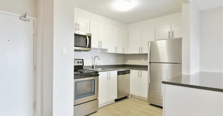 14-1000 Castle Hill Crescent, Ottawa, ON, K2C 3L7 - 3