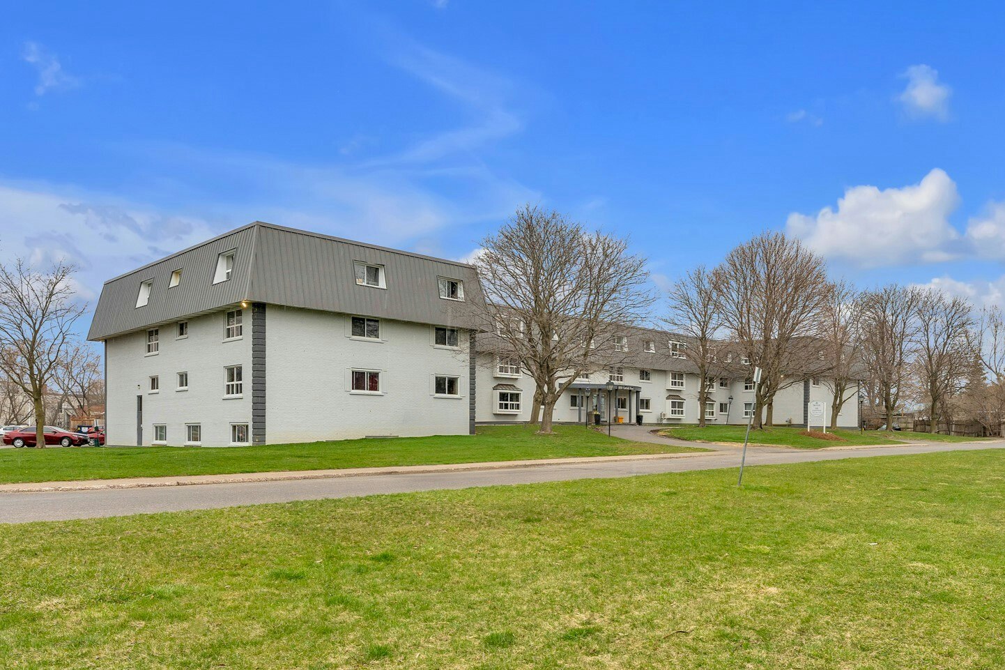 G5-800 Castell Road, Kingston, ON, K7M 4W5 1