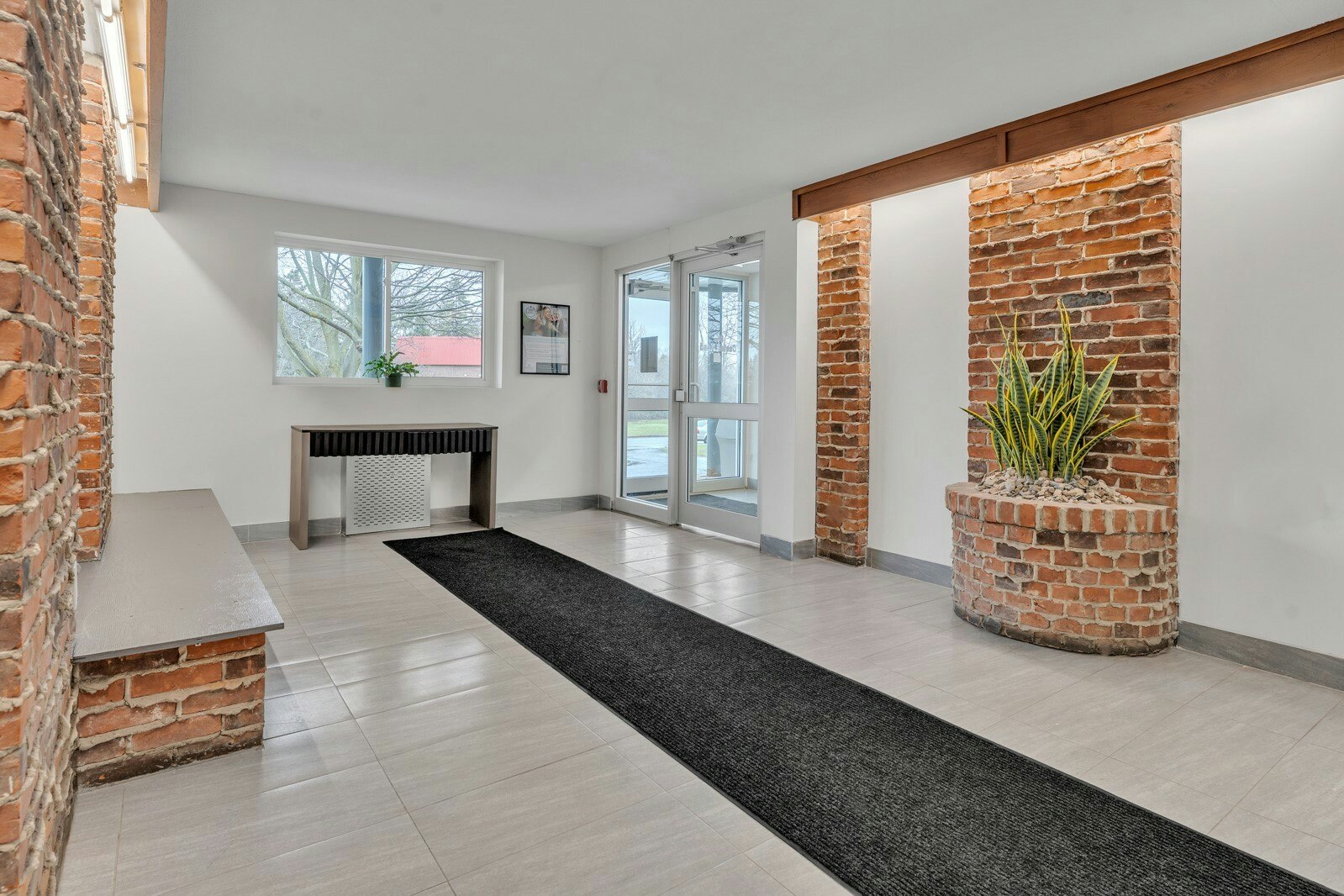 G5-800 Castell Road, Kingston, ON, K7M 4W5 3