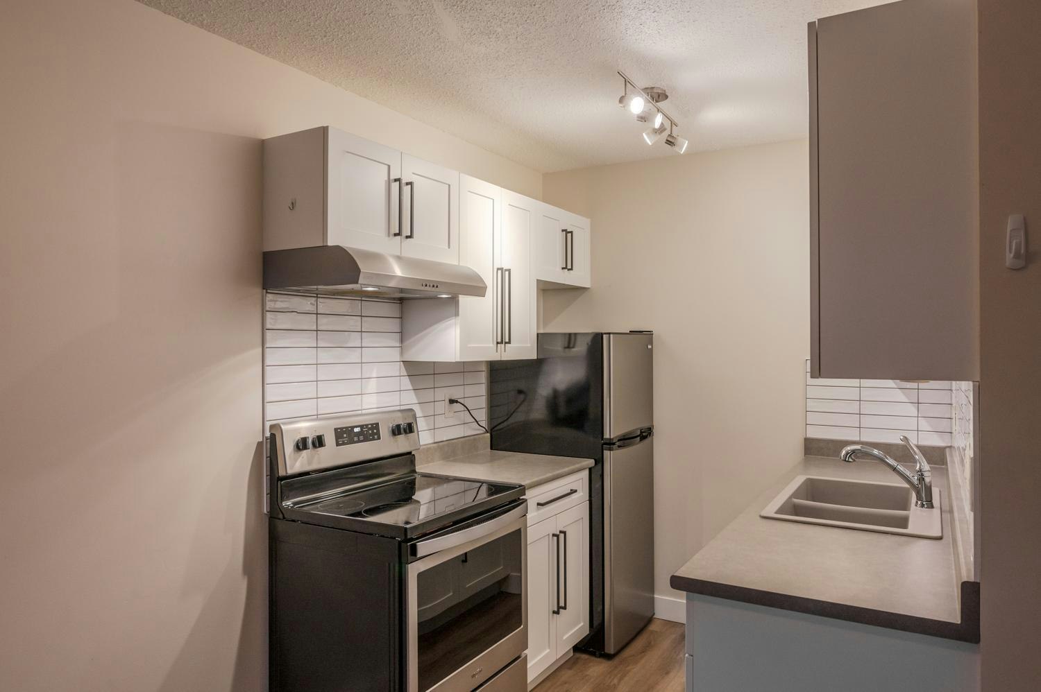 403-165 Edmonton Avenue, Penticton, BC, V2A 2G9 - 2