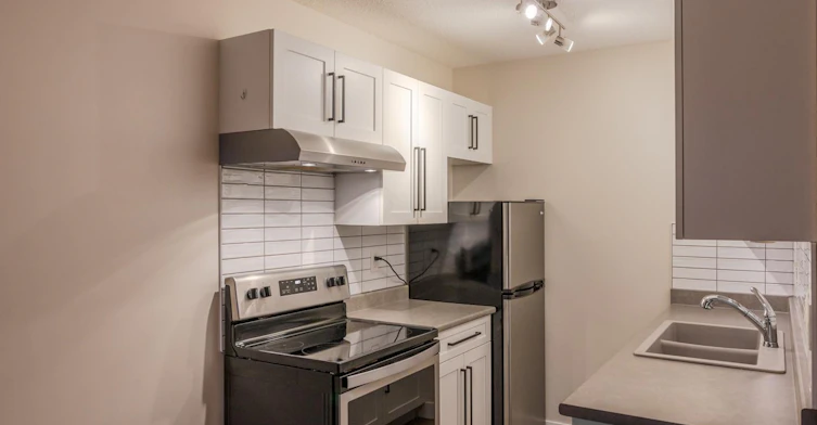 403-165 Edmonton Avenue, Penticton, BC, V2A 2G9 - 2