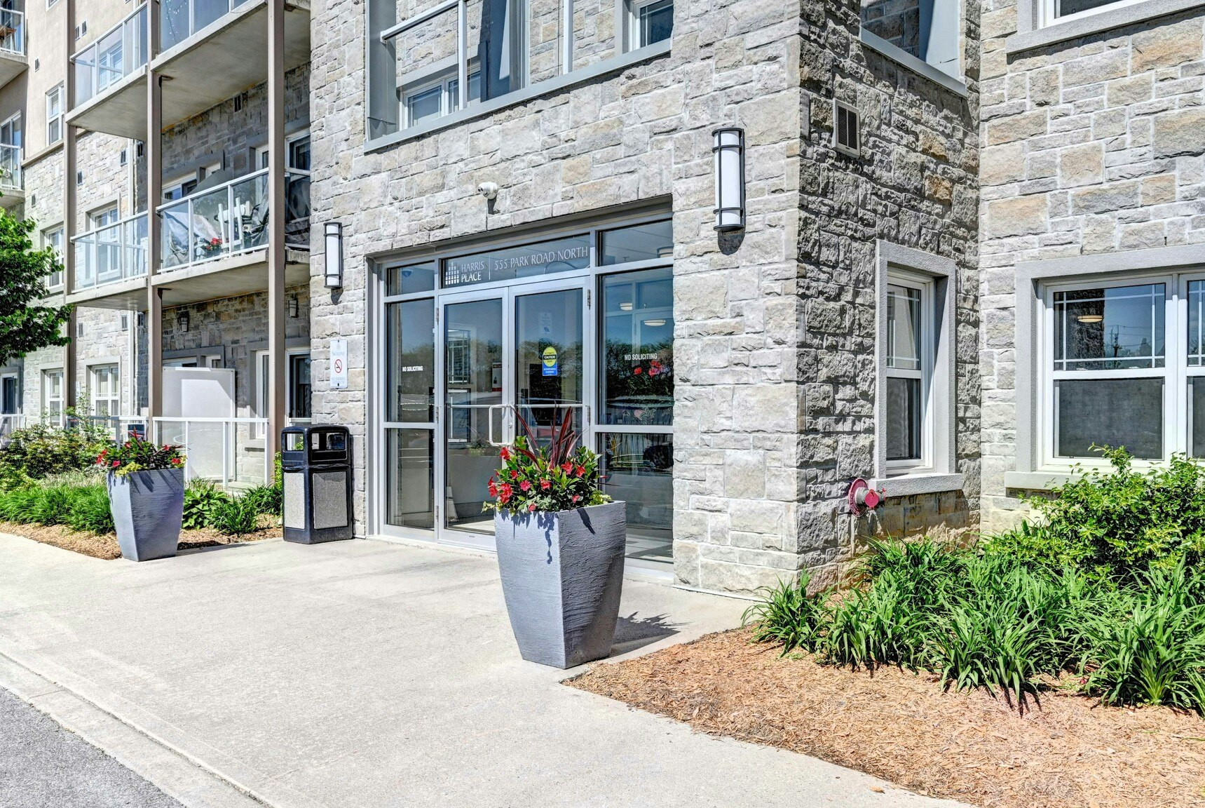 555-115-555 Park Road North, Brantford, ON, N3R 0B4 - 3