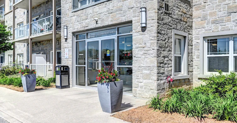 555-115-555 Park Road North, Brantford, ON, N3R 0B4 - 3