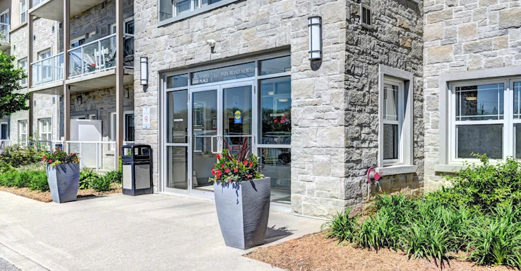 555-111-555 Park Road North, Brantford, ON, N3R 0B4 - 3