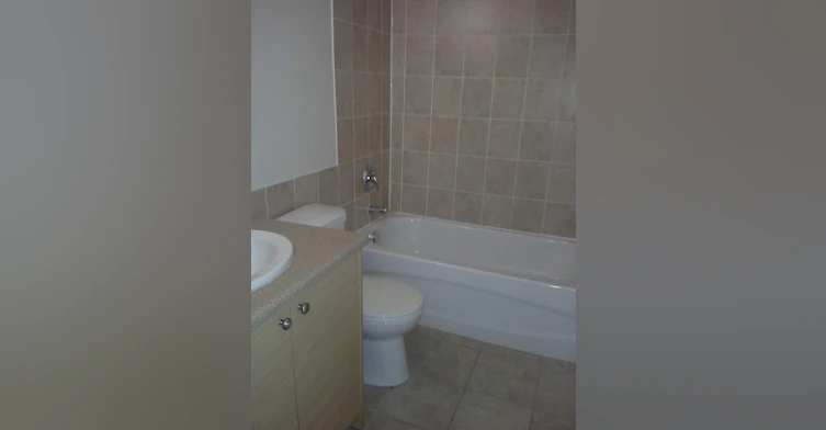 345 Lakeshore Road West, Mississauga, ON, L5H 1H3 - 3