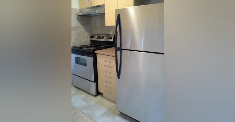 345 Lakeshore Road West, Mississauga, ON, L5H 1H3