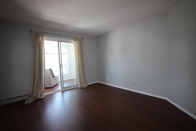 322-318 Lorry Greenberg Drive, Ottawa, ON, K1T 2P4 - 5