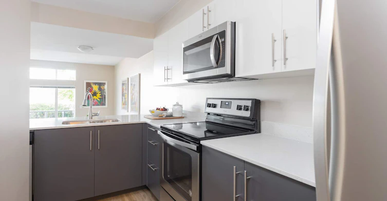 410-1933 East 41st Avenue, Vancouver, BC, V5P 4Y4 - 2