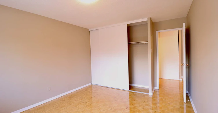 60 Maclaren Street, Ottawa, ON, K2P 0K7 - 5