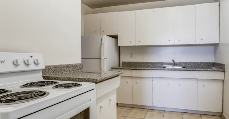 11-37 Lord Seaton Road, Toronto, ON, M2P 1K3 - 3