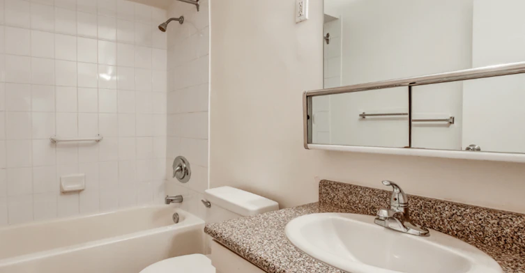 25-37 Lord Seaton Road, Toronto, ON, M2P 1K3 - 5