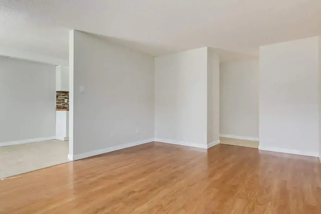 102-12430 82 Street NW, Edmonton, AB, T5B 2X4 - 10